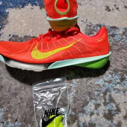 Nike track spikes sz 7 new with spikes and tool