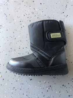 Snow boots size 5
