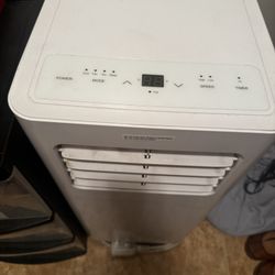 Air Conditioner - AC - 8000 BTU 