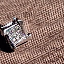 1 Stud Earring 10k Diamonds 
