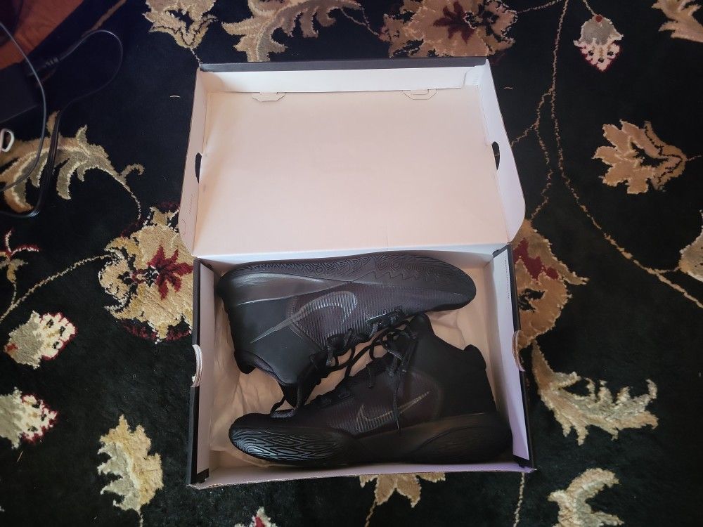 Nike Kyrie Flytrap IV Shoes Sz 10 New in Box!