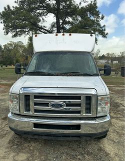 2009 ford E-350 box truck