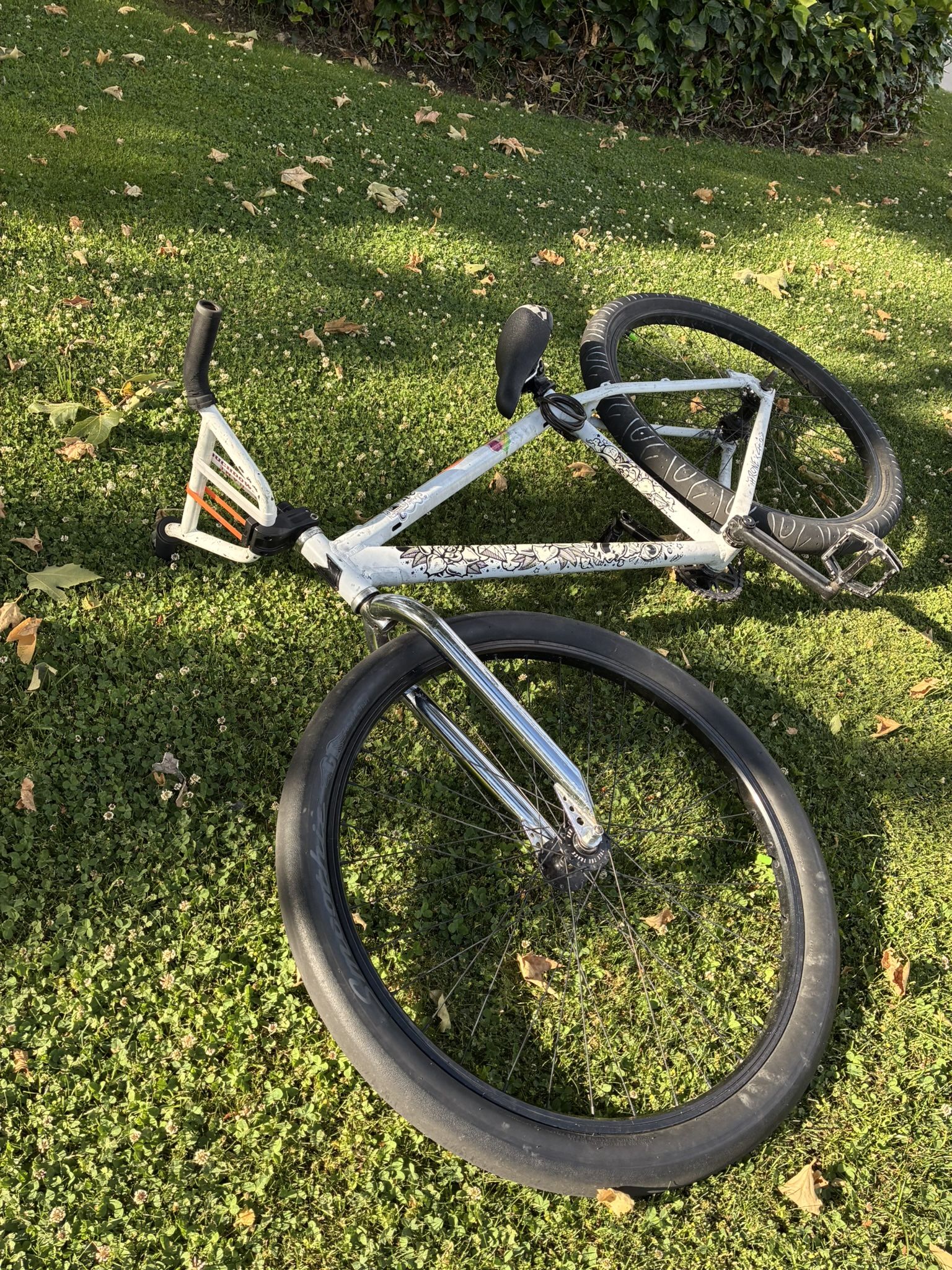 Throne White Chad 29er