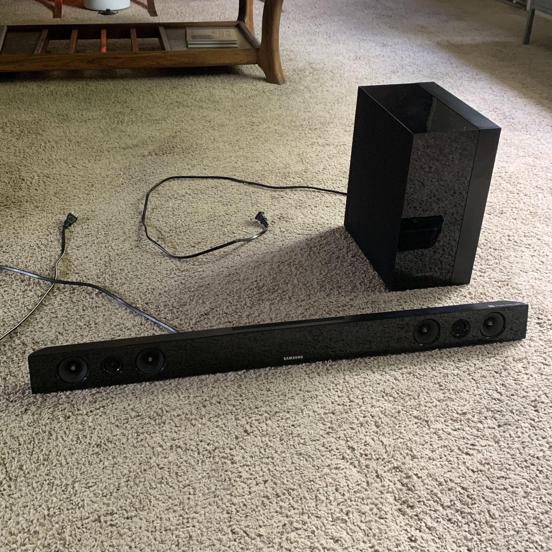 Samsung sound bar w/ subwoofer