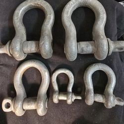 (2) 3.5 Ton - Anchor & Pin Shackles plus 3 other shackles