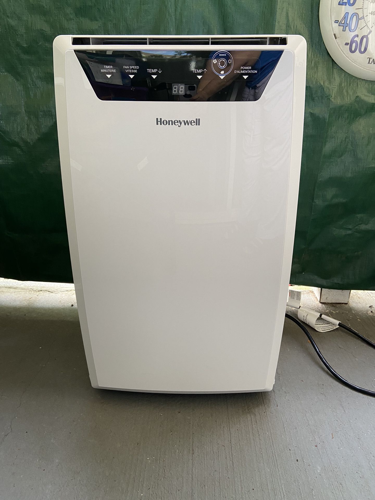 HONEYWELL STAND UP A/C Unit 