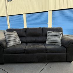 FREE DELIVERY 🚚🚛🚚 super Nice Gray Couch