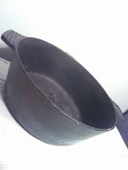 Dutch oven 88 B stamped on the bottom
