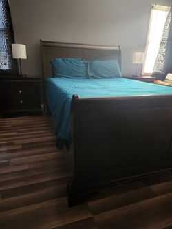5 Piece Queen Wood Bedroom Set