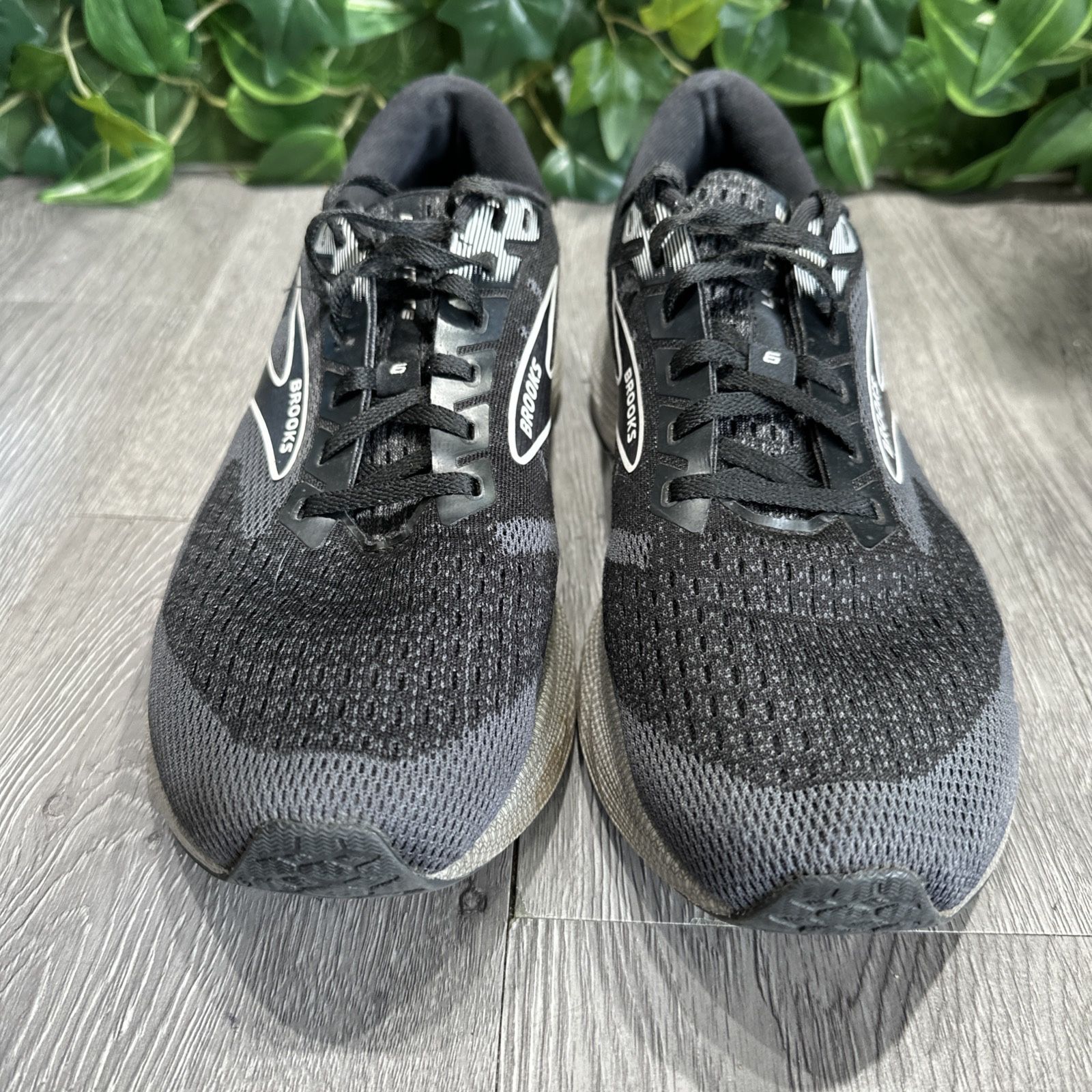 Brooks Womens Levitate 6 1203831B039 Black Running Shoes Sneakers Size 10.5 B