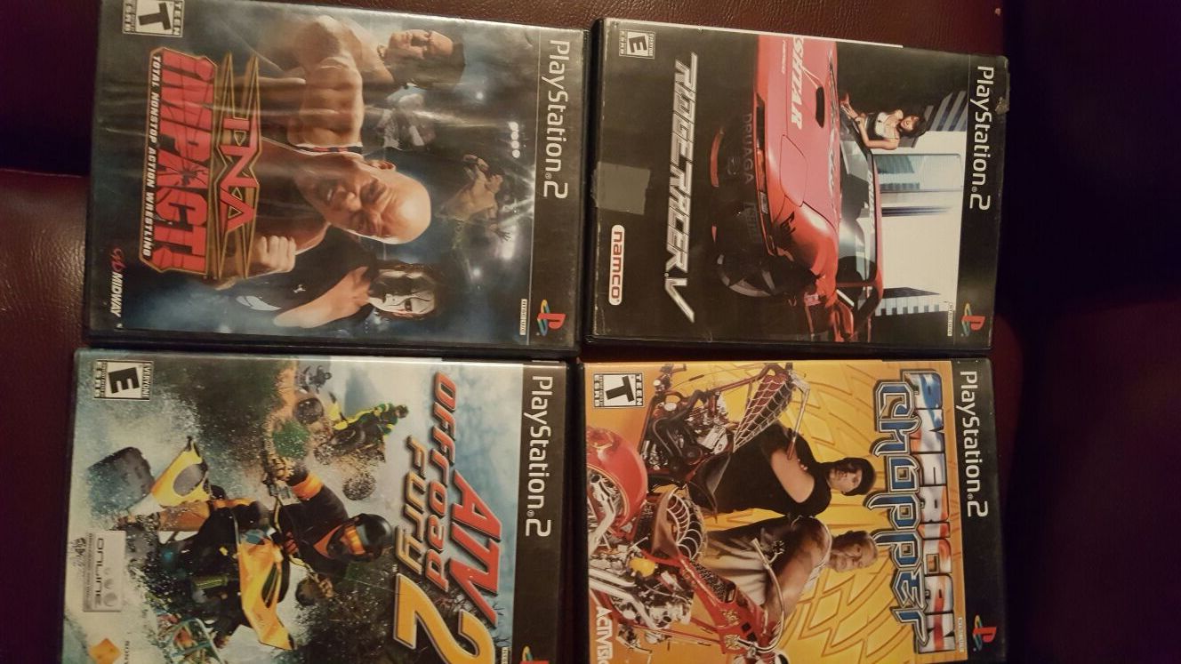 CD GAMES XBOX.LOOK AND PLAYSTATION 2