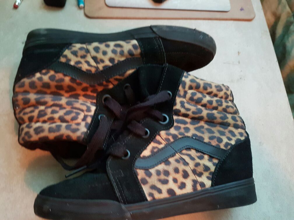 Leopard print hi heel/top vans