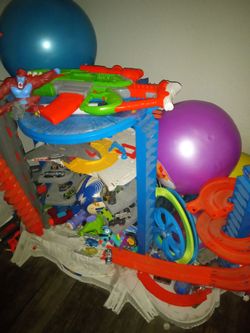 super ultimate car garage  set and 50+ hot wheels