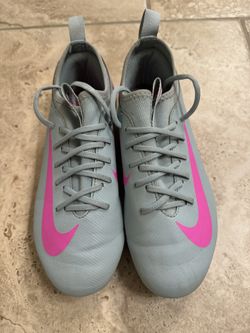 Boys Nike Soccer Cleats Size 4.5