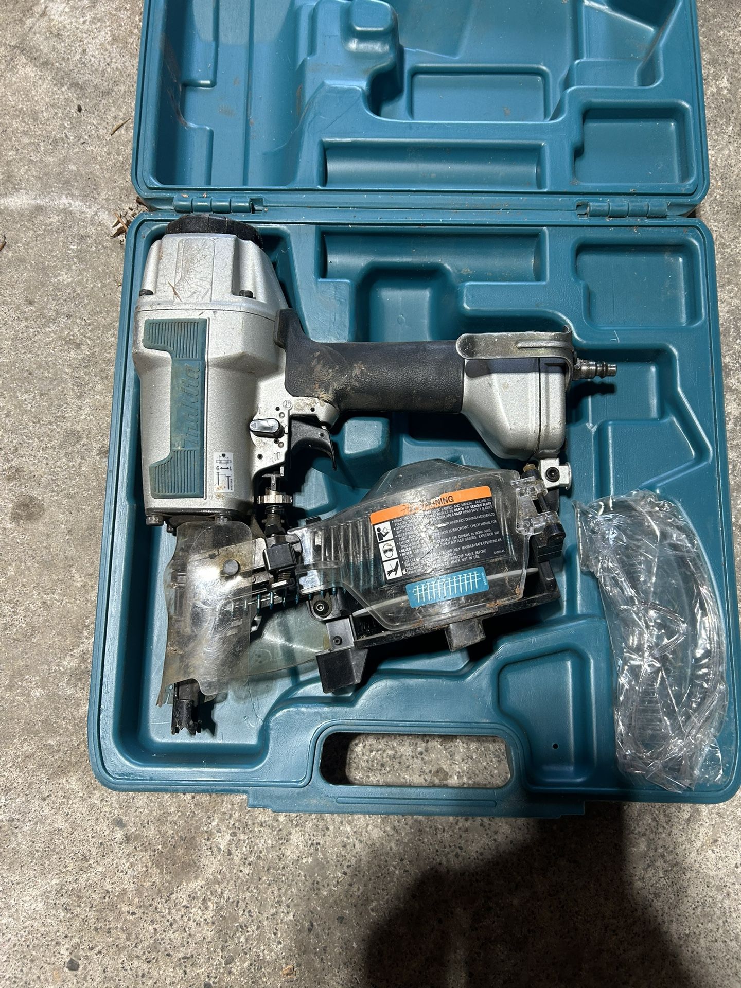 Makita AN 611 Coil Siding Nailer