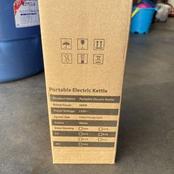 Portable electric kettle