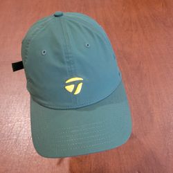 TaylorMade Lifestyle T Bug Golf Hat Green with yellow embroidered log 
OSFA One size fits all. Pre-owned, perfect shape, like new. 97% 
Polyester, 3% 