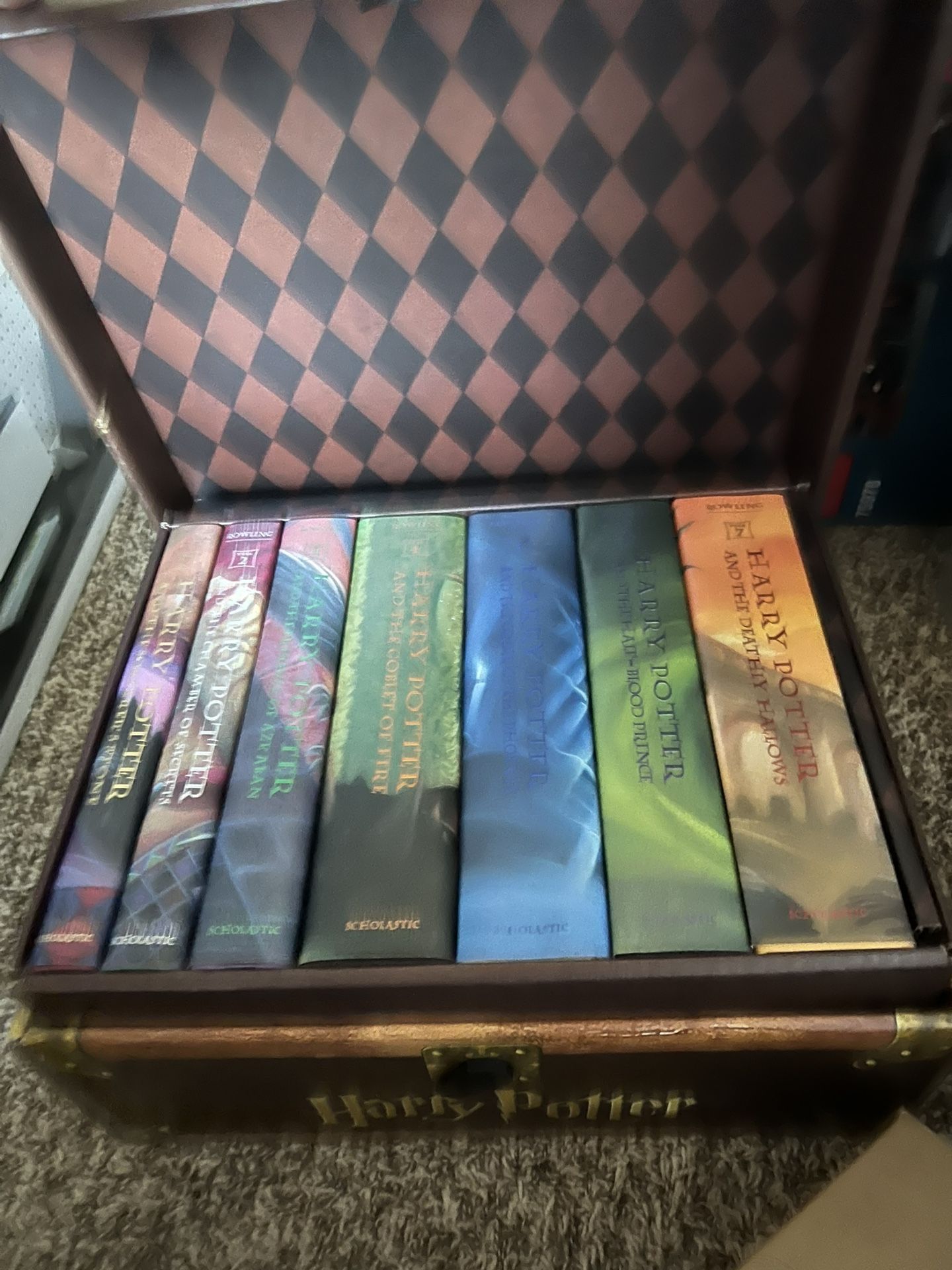 New Harry Potter Hardcover Book Trunk Set