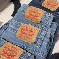 Youth Levi's Size 16. Slim