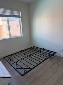 Liians Queen Floating Bed Frame – LED Lights + USB Charging Station