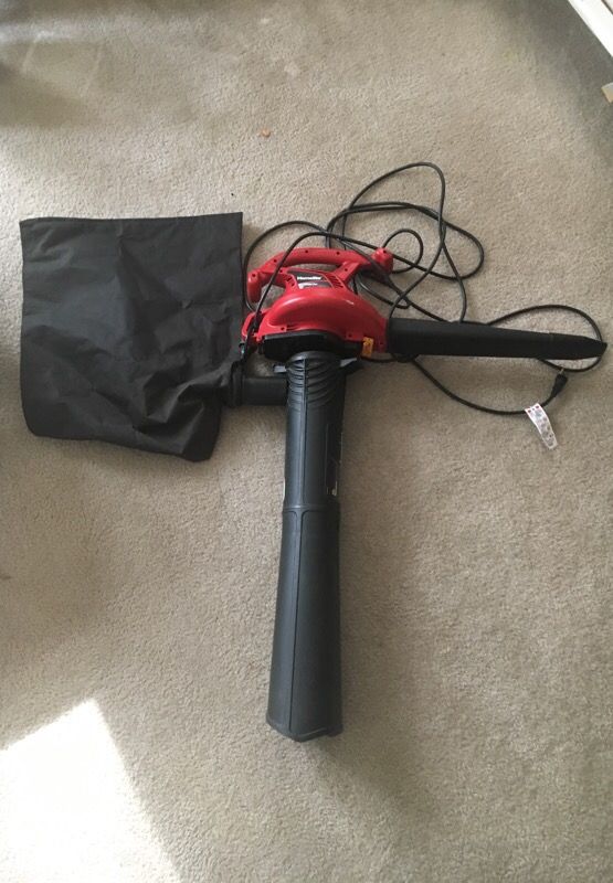 Electric leaf blower/vacuum with leaf bag