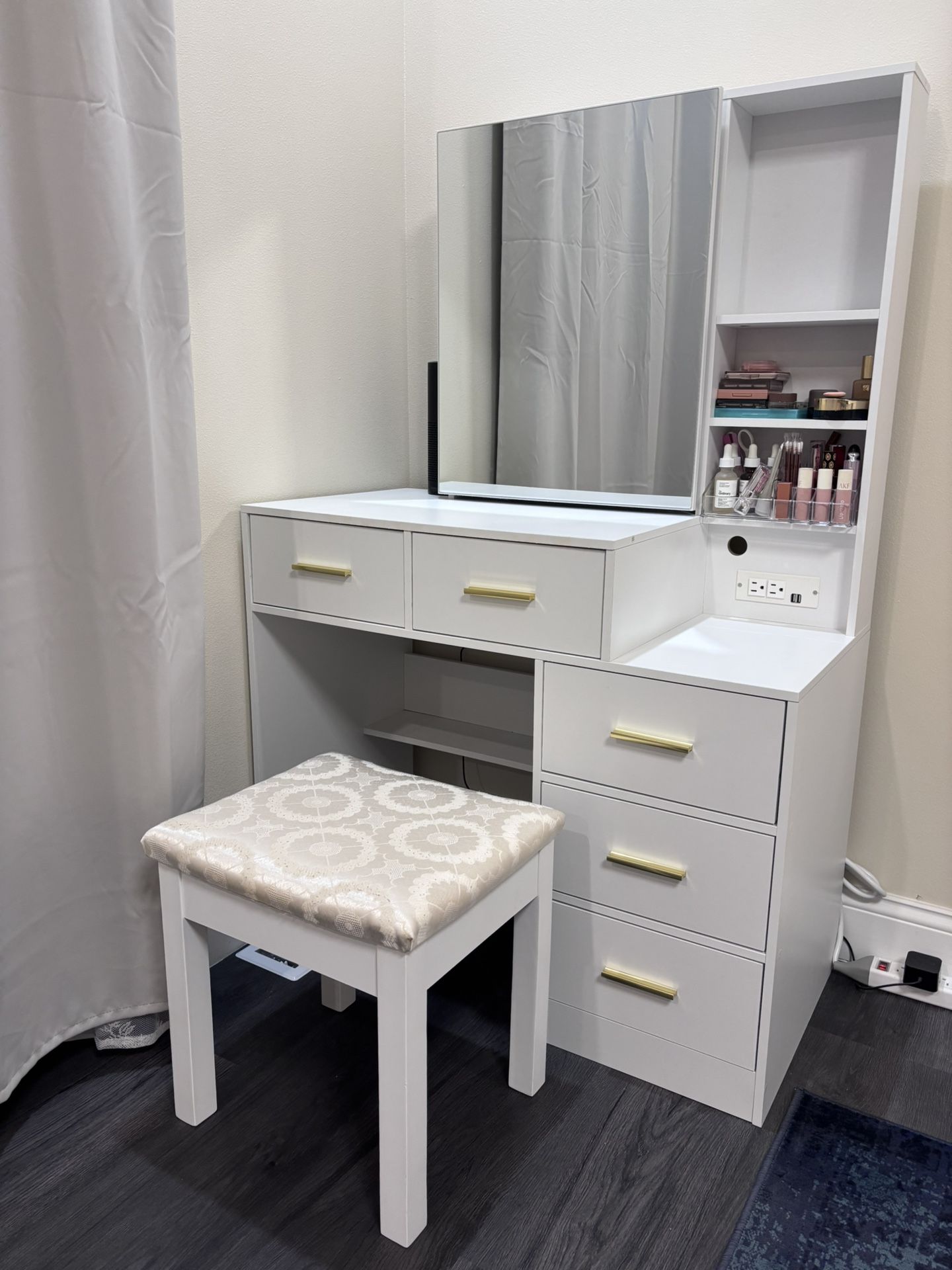 Makeup Vanity with stool