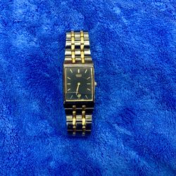Seiko Quartz 7N29 Model Two Tone Gold Black Rectangle Bezel Men Vintage Watch Dress Casual Wristwatch Timepiece Stainless Steel Fashion 