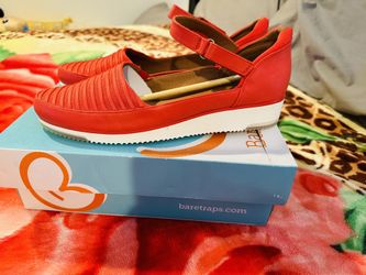 zapatos de mujer nuevos size 10. En Arleta ca 91331