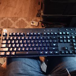Logitech G810 Gaming Rgb Keyboard Works Great