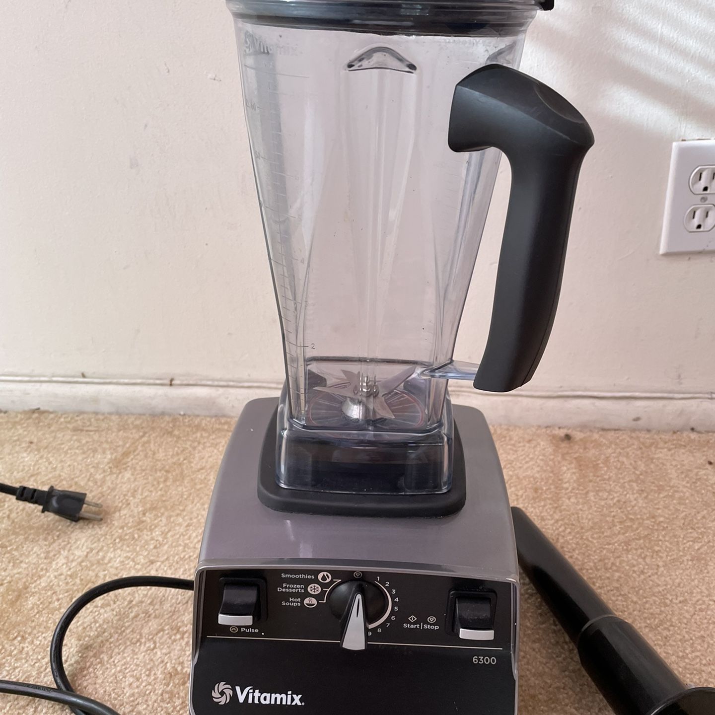 Vitamin 6300 Professional Grade Blender Model VM0102B Lid 64oz