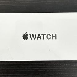 Apple Watch SE Gold Aluminum Case Starlight Sport Band