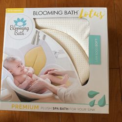 Blooming Bath Lotus 