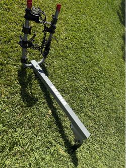 Yakima Bike Hitch (holds 3 bikes) with KEY and 1”in & 2”in Hitch Adapter