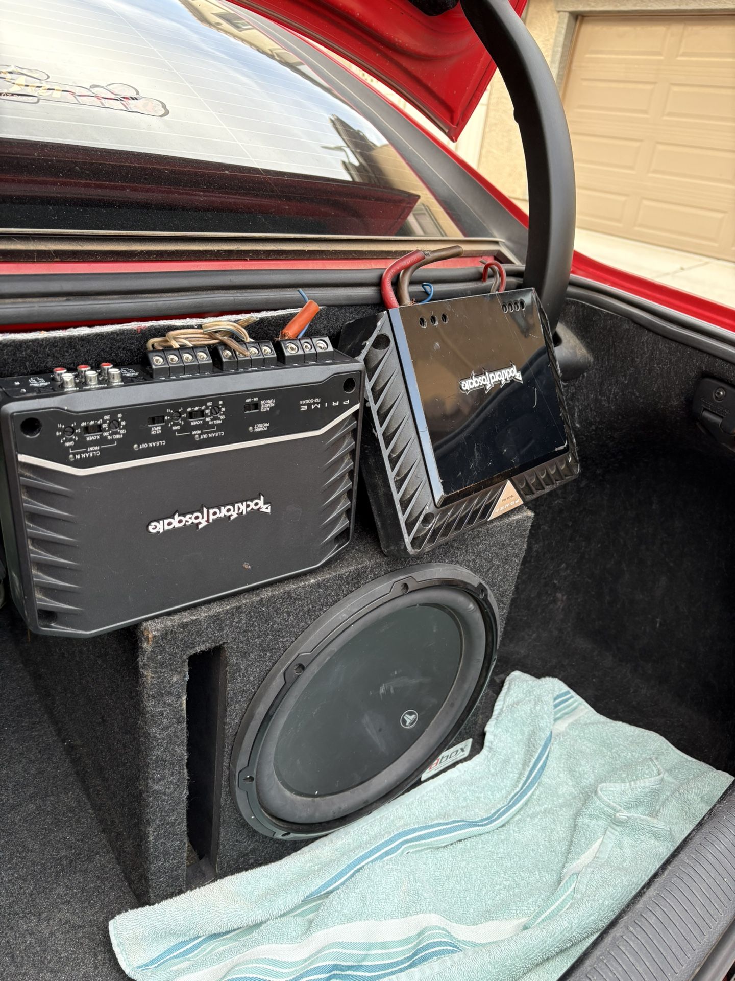 12 In JL Auto Sub With 2 Rockford Fosgate Amps