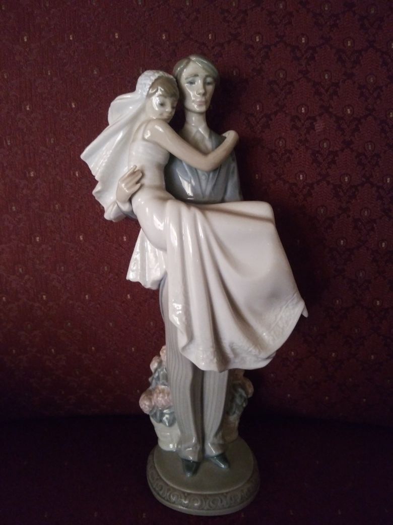 Lladro "Over the Threshold" retired figurine.