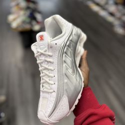 Nike Shox R4 White Metallic Silver 