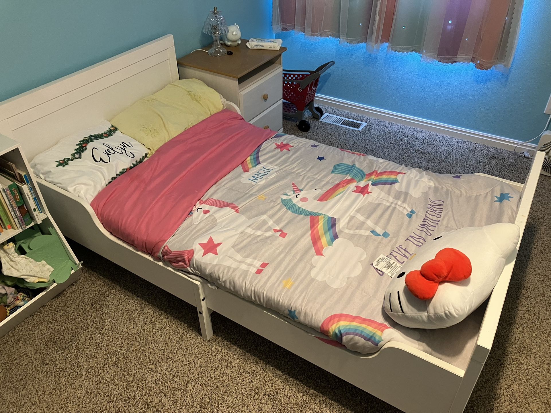 Extendable Twin Bed - White