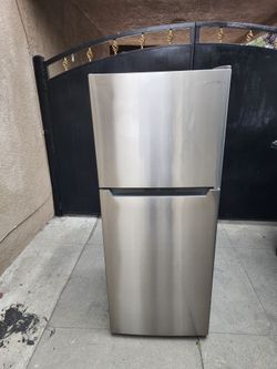 28X30X60 INSIGNIA SILVER 14CUFT 3MONTHS WARRANTY