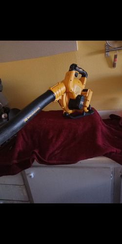 DeWalt 40V cordless leaf blower in good condition tool only (no battery no charger )