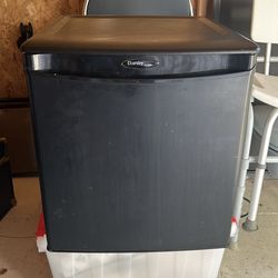 DANBY MINI-FRIDGE IN Great Condition