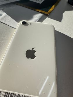 iPhone SE 3rd generation 64 unlocked and works with all carriers worldwide