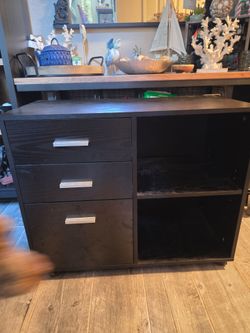 Filing cabinet with storage