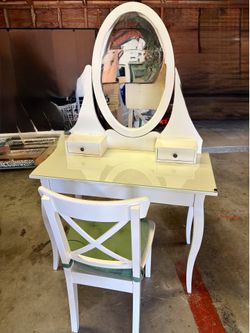 Small makeup desk, mirror and chair