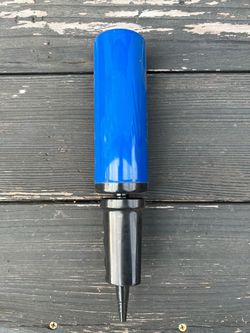 Hand inflating pump