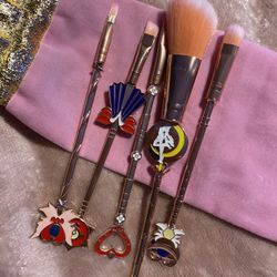 Cute Sailor Moon 🌙  🎀Makeup Brushes!