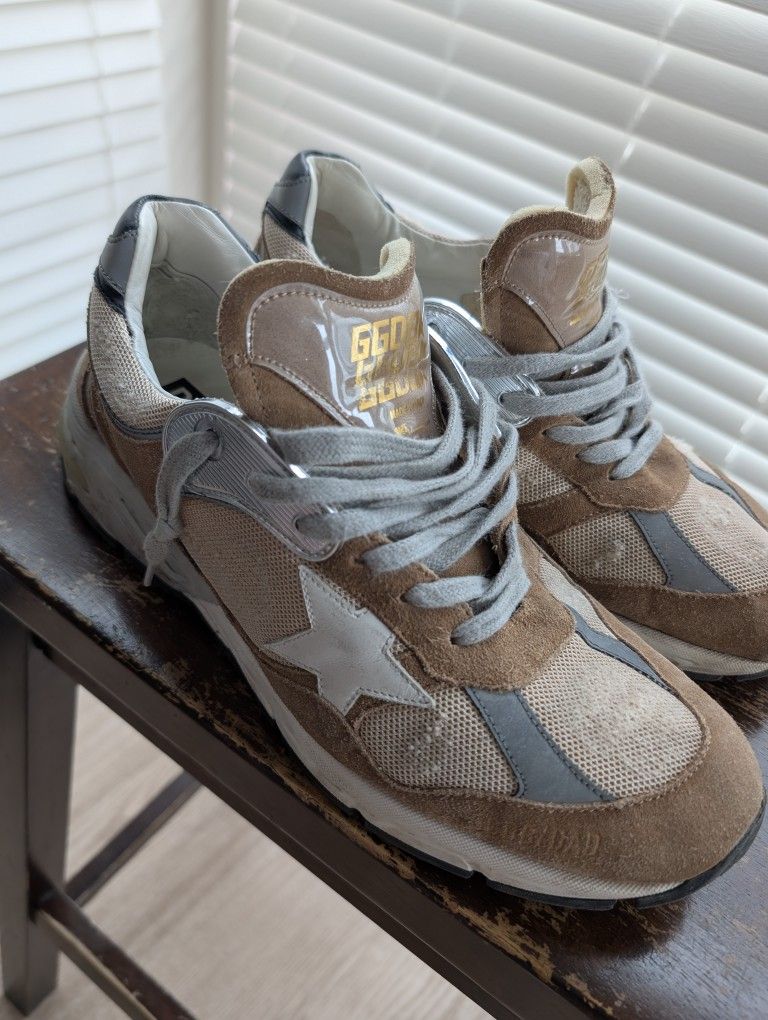 Golden Goose Dad Star Size 43/US10