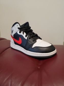 Jordan 1 Mid Top Size 6.5 Boys