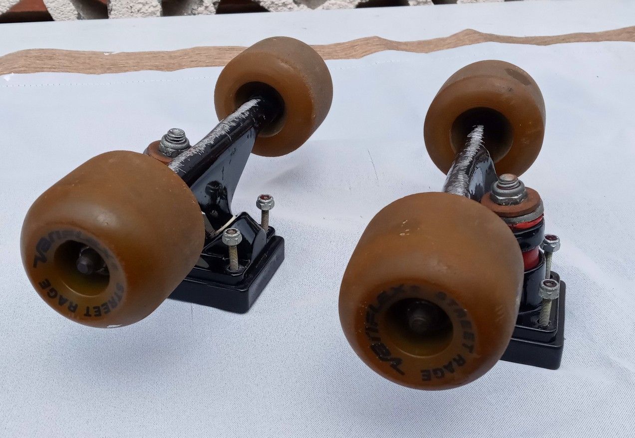 Vintage Variflex Road Rage Skateboard Wheels With Solid Mold Trucks
