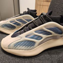 Yeezy 700 V3 "Kyanite" - Size 9.5M