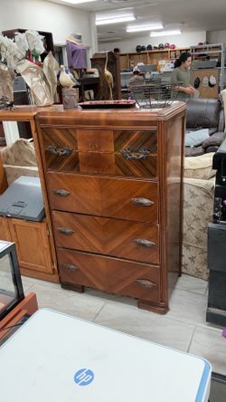 Vintage waterfall 4Drawer dresser